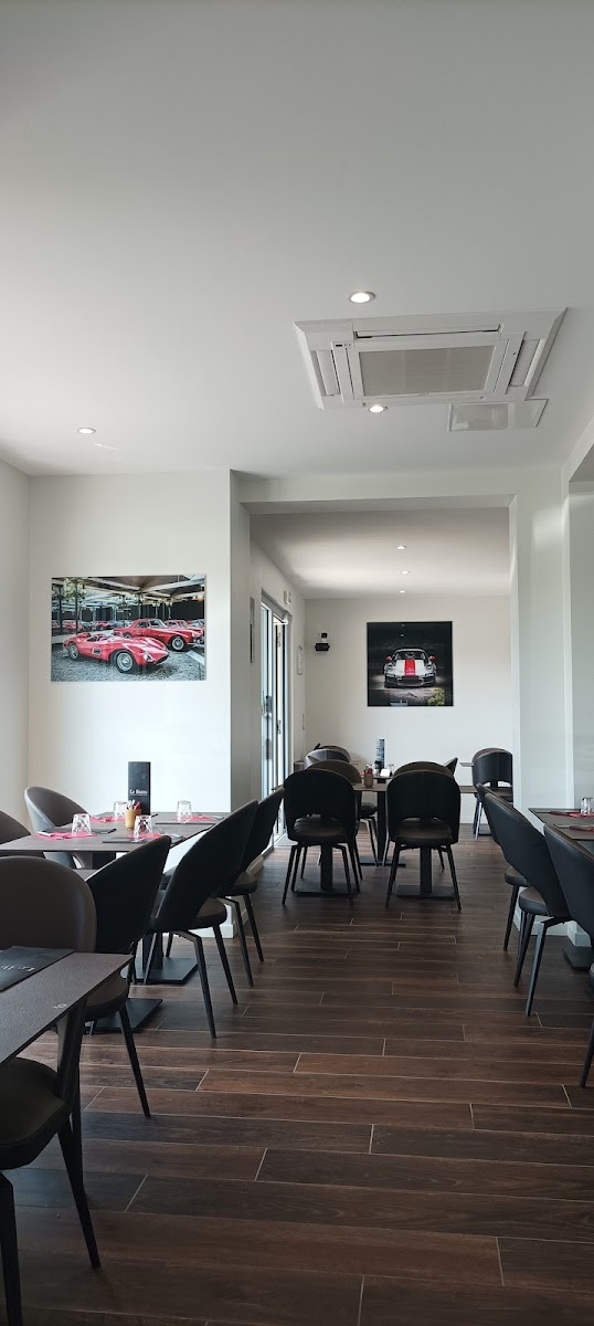 Le Bistro - Burger & Grill