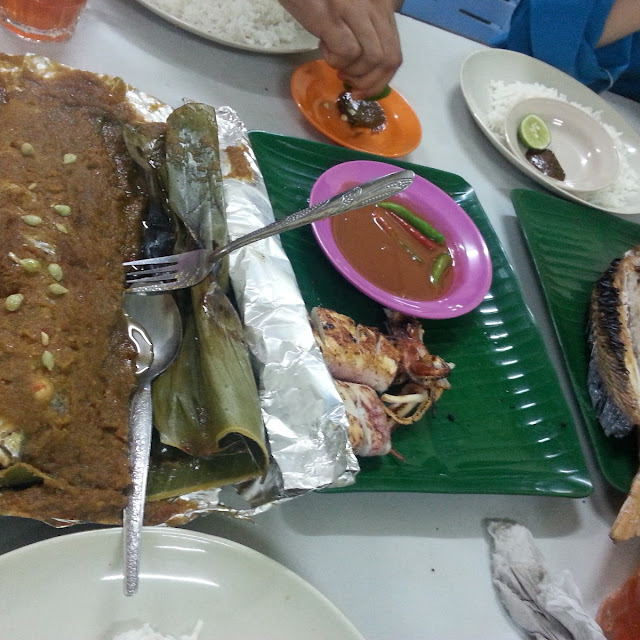 Ikan Bakar Berempah N Ikan Bakar Biasa