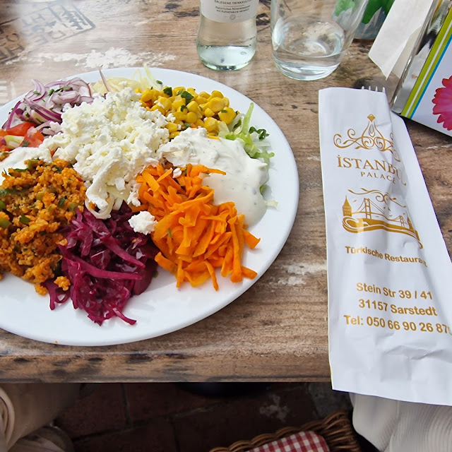 Großer Salat Mit Tzatziki