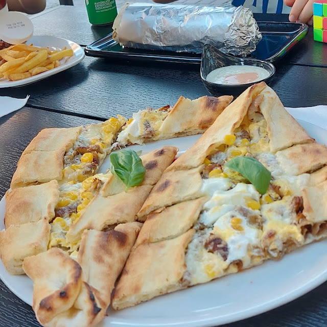 Pide Döner Mais Ei
