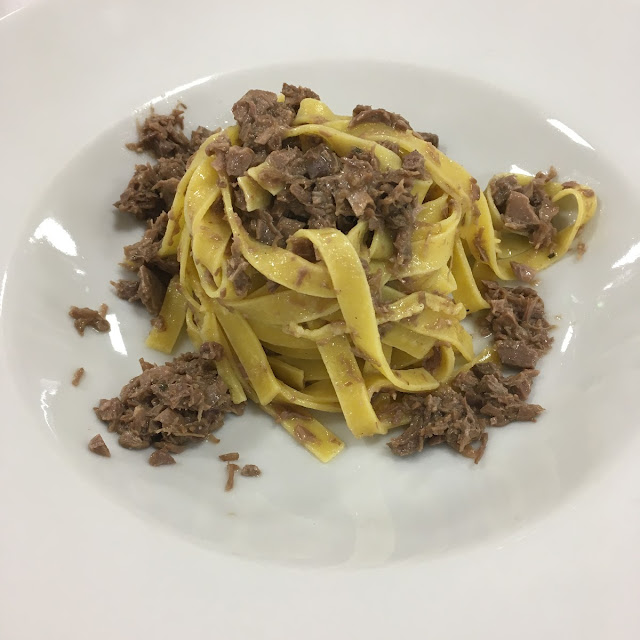 Tagliatelle Al Tartufo E Maccheroncini Con Ragù D'anatra