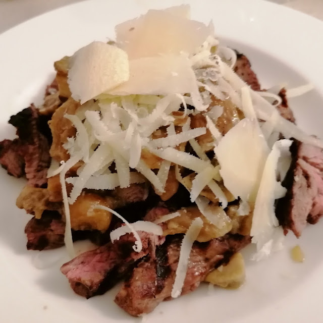 Tagliata Con Funghi E Scaglie Di Grana