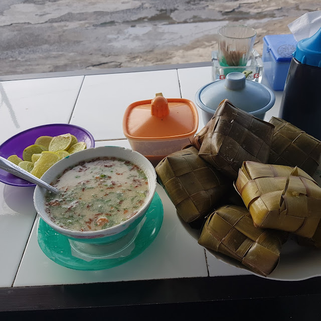 Coto Makassar Plus Ketupat