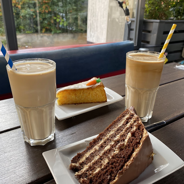 Eiskaffee Möhrenkuchen Schokotorte