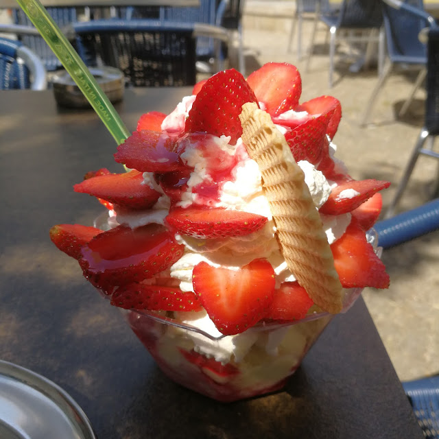 Erdbeerbecher