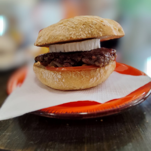 Hamburguesa de Cecina Y Queso de Cabra
