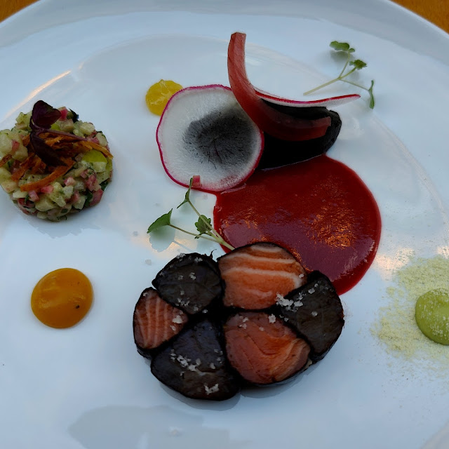 Saumon Mariné À la Coriandre Et Thon Au Nori En Mosaïque