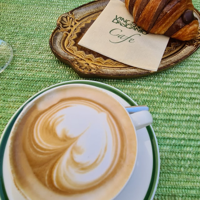 Caffè E Brioche Vuota