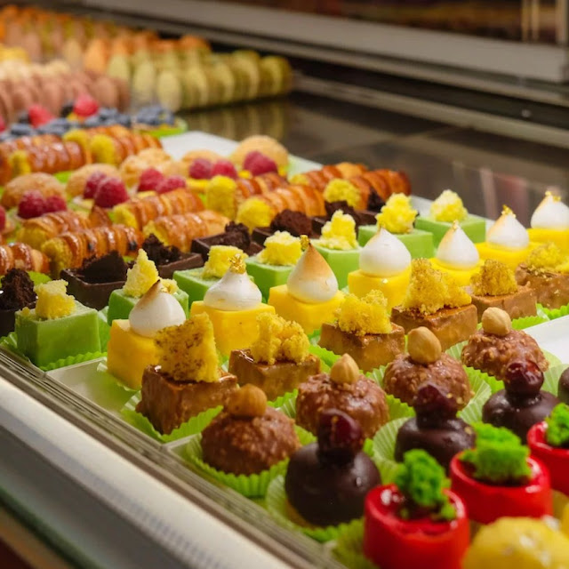 Selezione Di Piccola Pasticceria Fresca