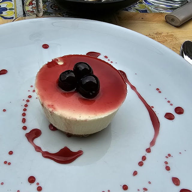 Cheesecake Con Base Di Nocciola Ciliegia E Cioccolato Bianco