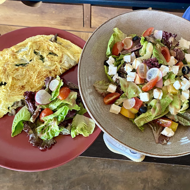 Omelette Aux Champignons Et Épinards Salade Fromage Fêta