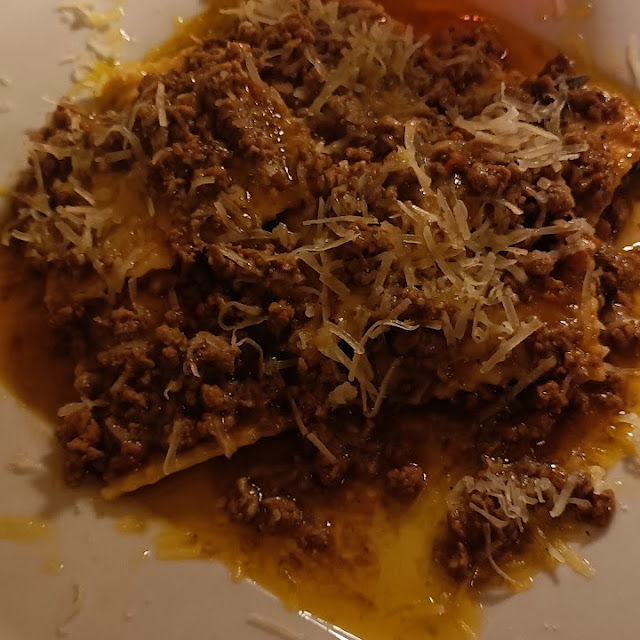 Ravioli Di Carne Al Ragù Bianco Di Chianina E Scaglie Di Formaggio Al Tartufo