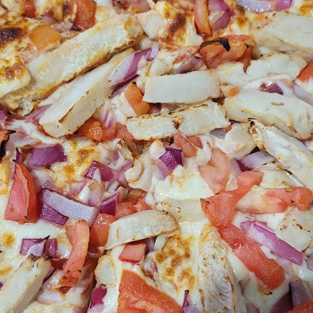 Chicken and Tomato Pizza