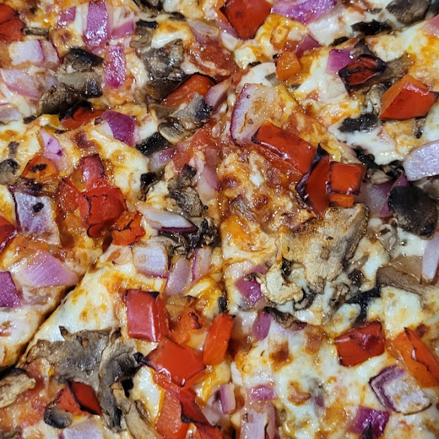 Red Pepper Red Onion and Mushroom Pizza