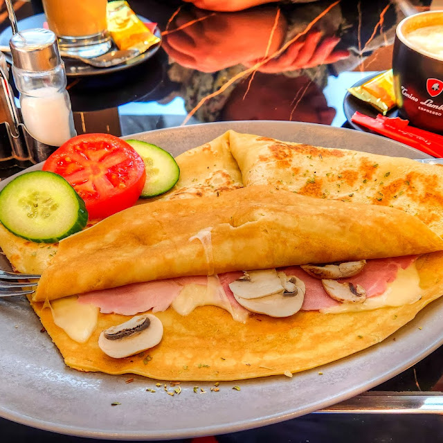 Crêpes Funghi Mit Schinken
