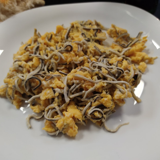 Revuelto de Gulas Y Huevos