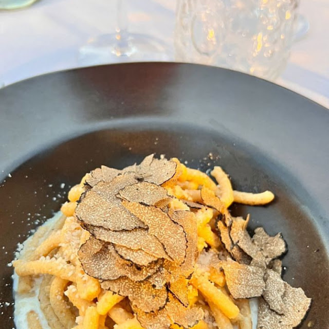 Cappelletti Con Crema Di Parmigiano E Tartufo Nero