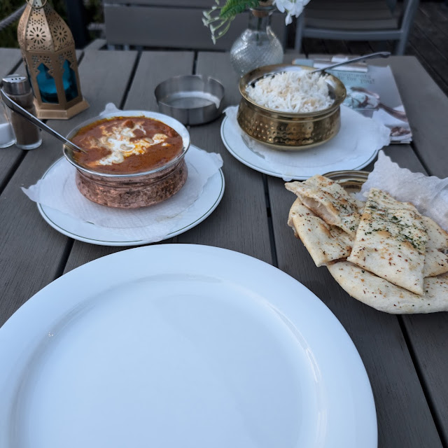 Butter Chicken Und Garlic Naan
