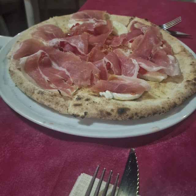 Focaccia Crudo Mozzarella E Pachino