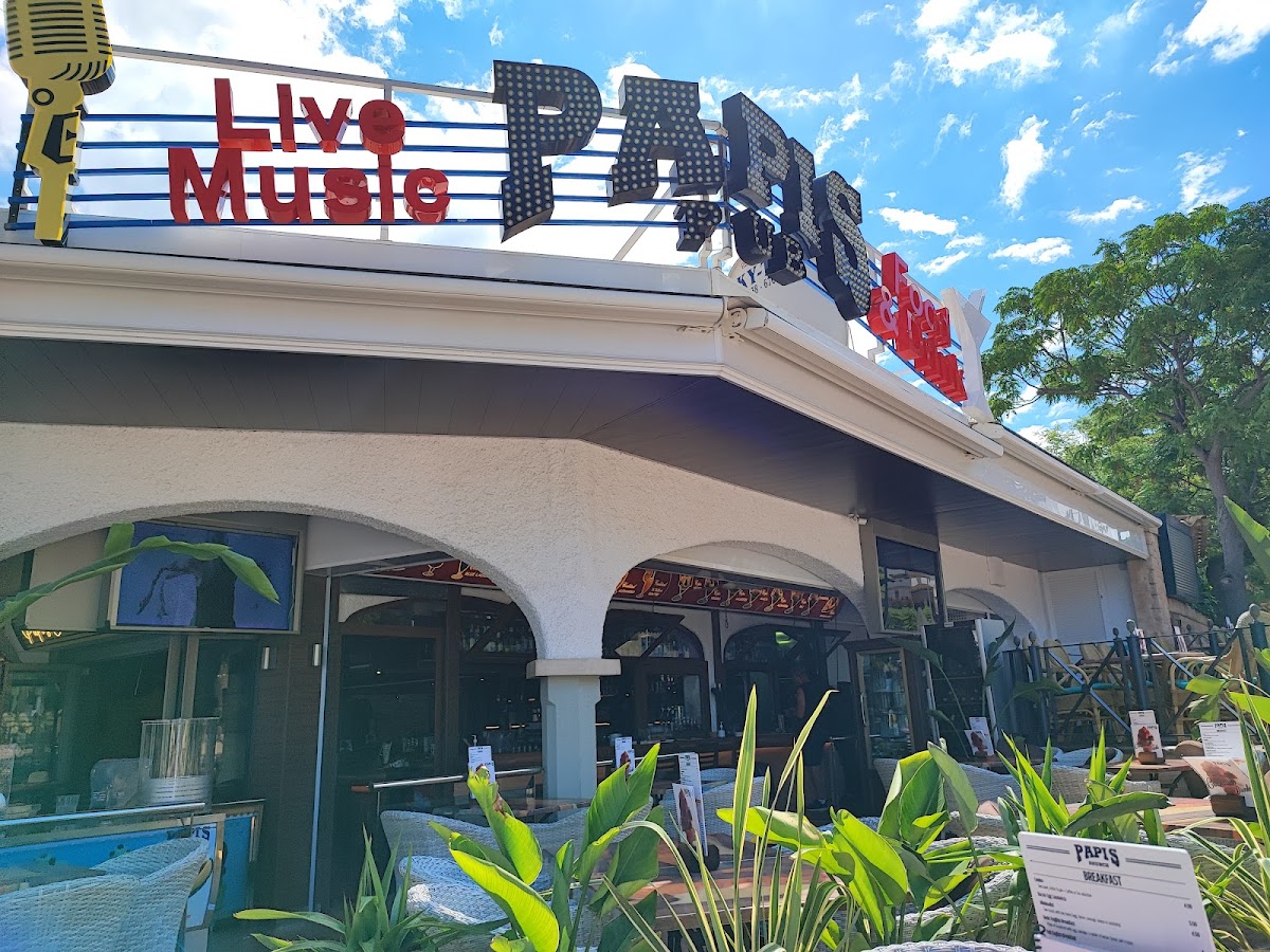 Papis Live Music & Restaurant