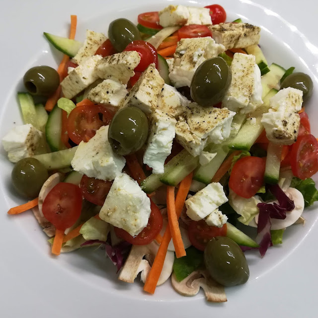 Salatvariation Mit Schafskäse