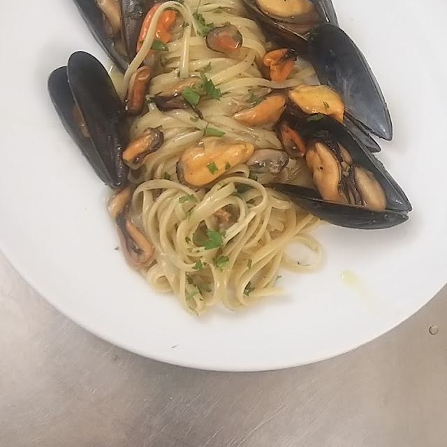 Pasta Allo Cozze È Triglia Con Salsa Cacciuccata