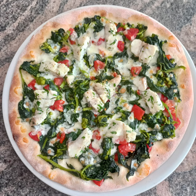 Pizza Con Friarielli Baccalà Pomodorini È Olive