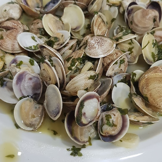 Almejas Al Ajillo