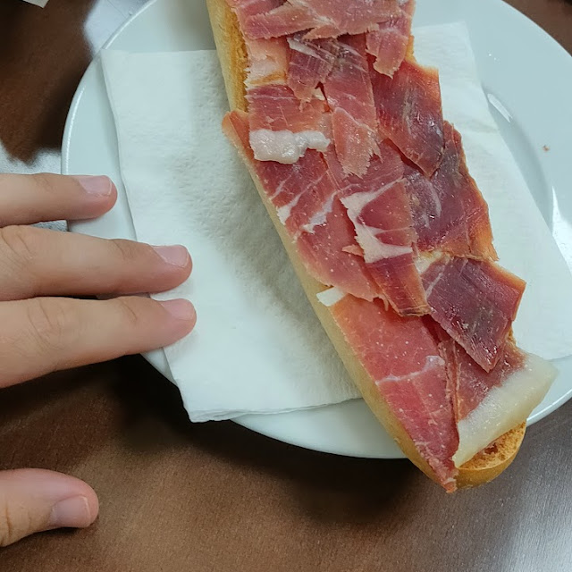 Tostada de Tomate Jamón Y Aceite