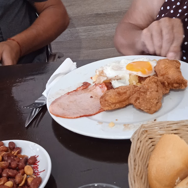 Lomo Con Patatas Y Huevo Frito
