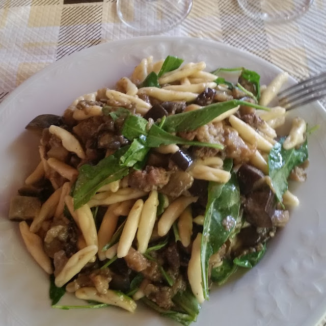 Cavatelli Con Melanzane Salsiccia E Rucola