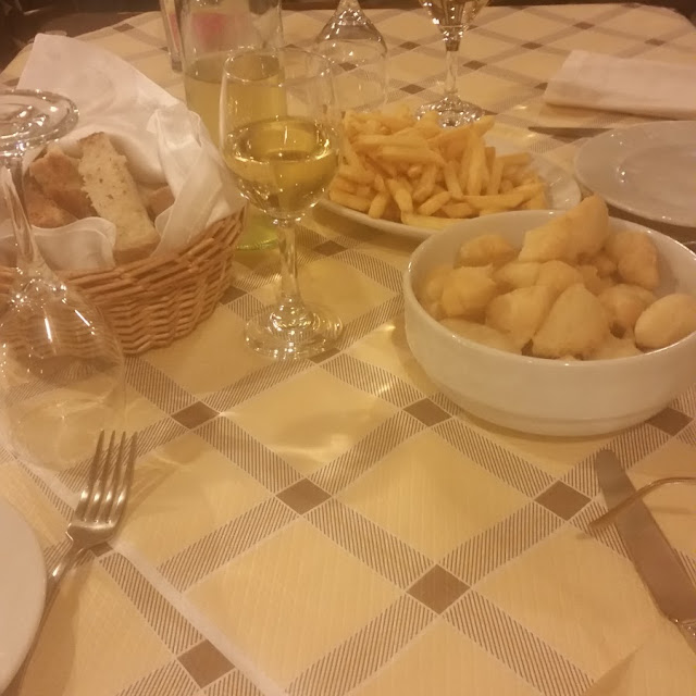 Pettole E Patatine Fritte