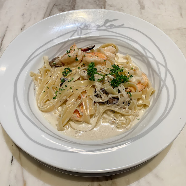 Fettuccine Shrimp and Mushroom in Cream Sauce
