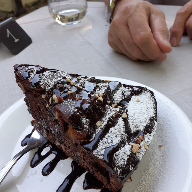 Torta Cioccolato Pesca E Nocciole