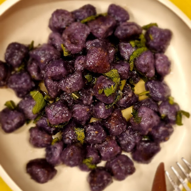 Gnocco Di Patate Viola Burro E Salvia