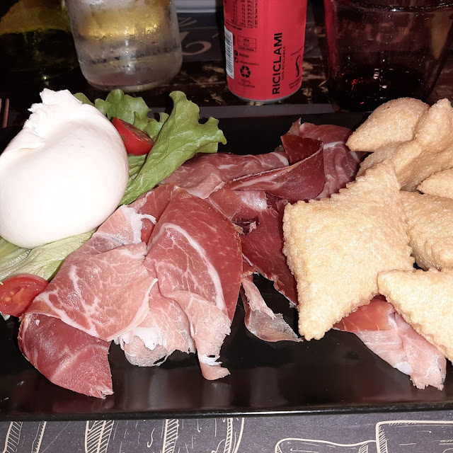 Gnocco Fritto Con Burrata E Crudo