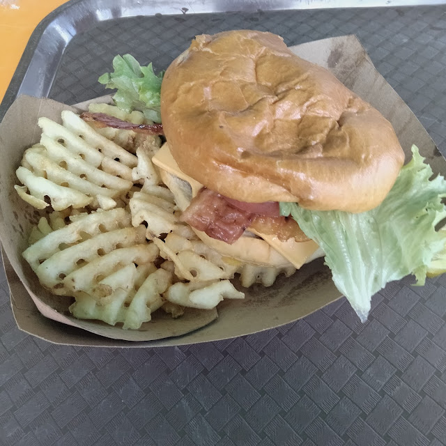 Cheeseburger with Bacon