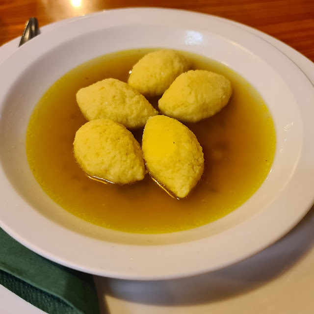 Klößchen Suppe