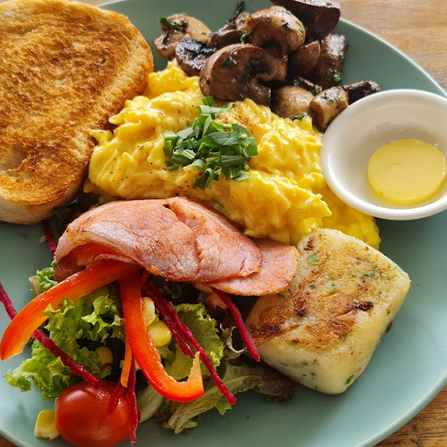 Antipodean Kiwi Breakfast