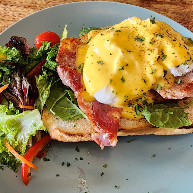 S Benedict Deluxe Bacon & EAG