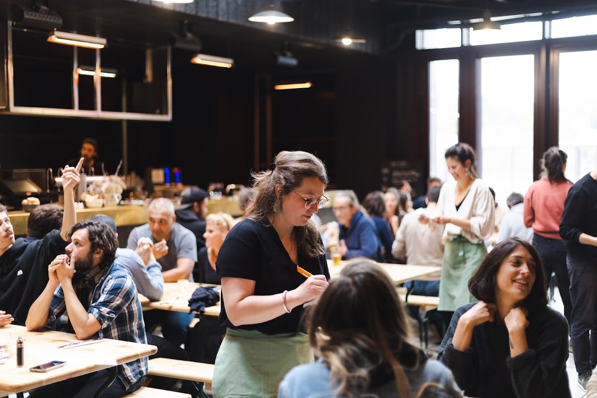 Les Cornichons, cantine de La Vapeur