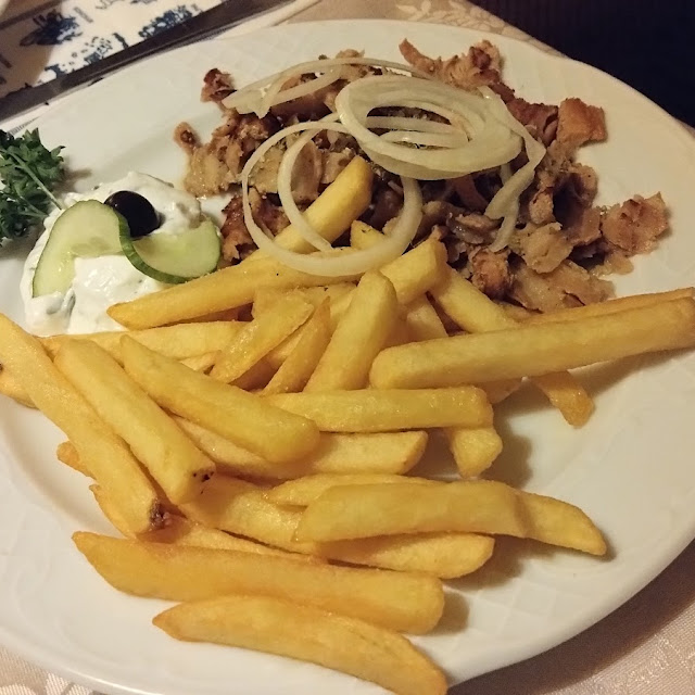 Gyros Klein Mit Pommes Und Salat