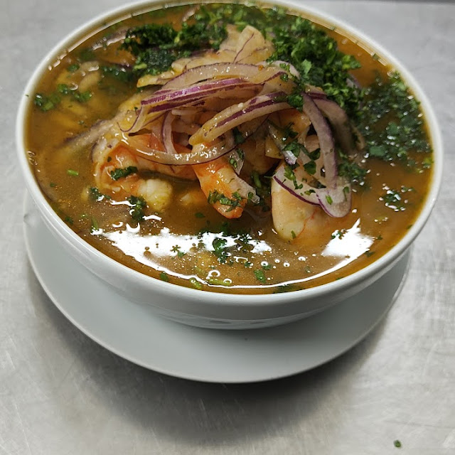 Encebollado Mixto