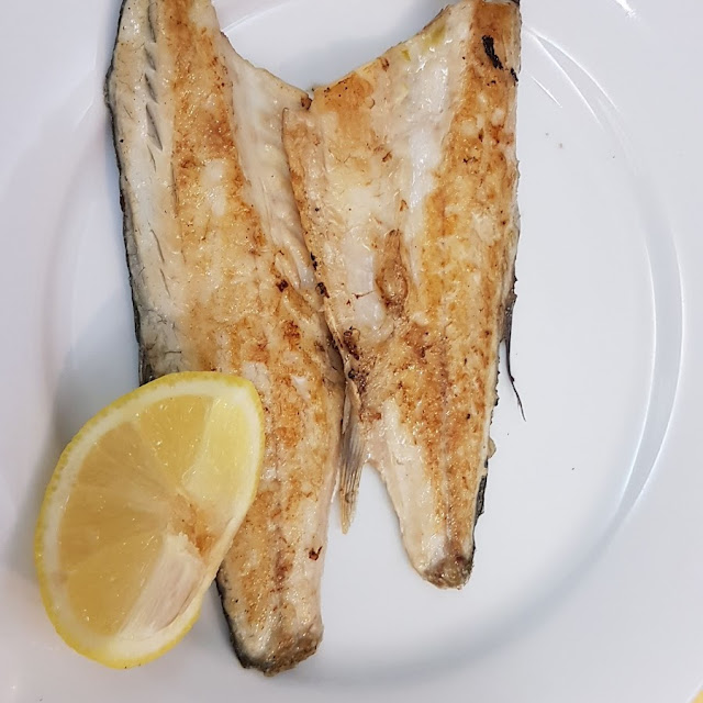 Branzino Alla Piastra Del Menù Del Giorno