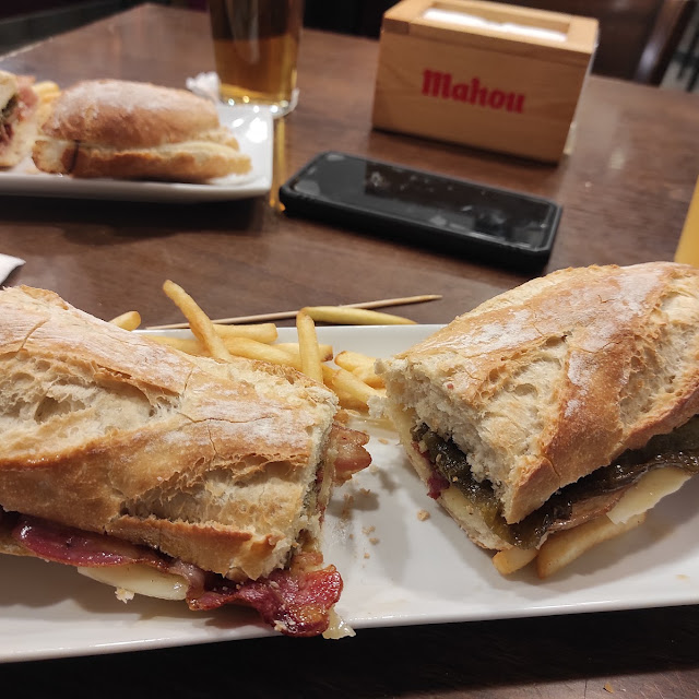 Bocata de Bacon Pimientos Y Queso