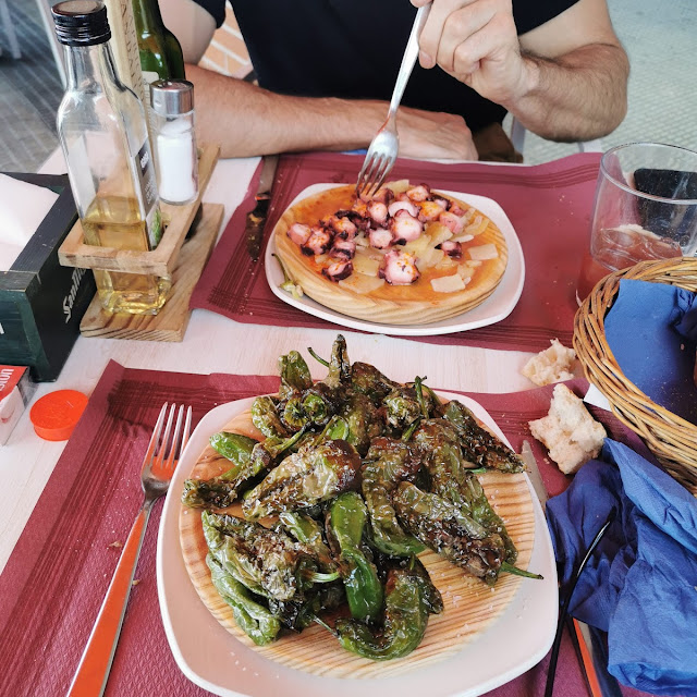 Estos Platos Son Pulpo A la Gallega Y Pimientos del Padrón