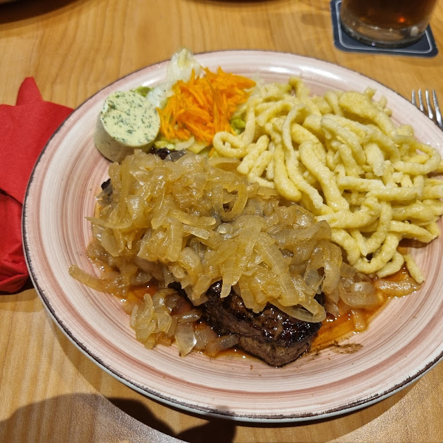 Rumpsteak Mit Zwiebeln Und Kräuterbutter