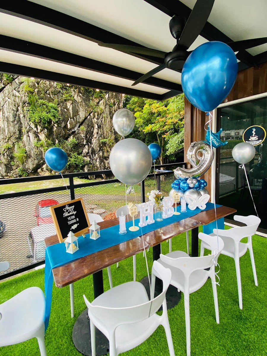 Nawan Cafe D'Gua Kontena