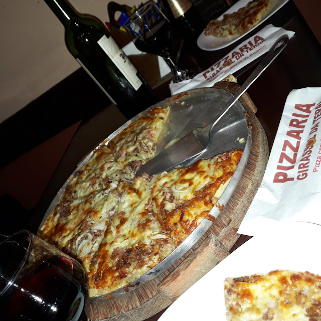 Pizza de Massa de Aipim Calabresa