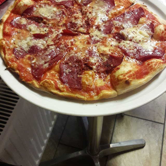Pizza Salami Mit Peperoni